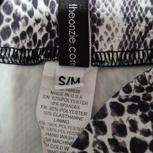 Onzie Animal Print Crop Leggings Size S/M - Picture 3 of 4